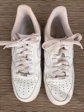 Nike Air Force 1 White Low-Top Leather Sneakers Triple White Fits Women size 9